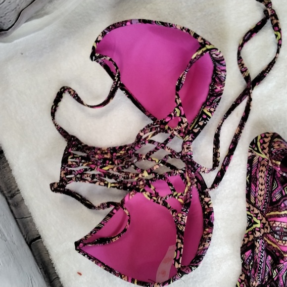 Bikini - Picture 3 of 4